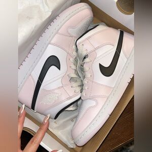 NIKE: Woman’s Air Jordan 1 Mid💗 size: 9 1/2, light violet/balck-white